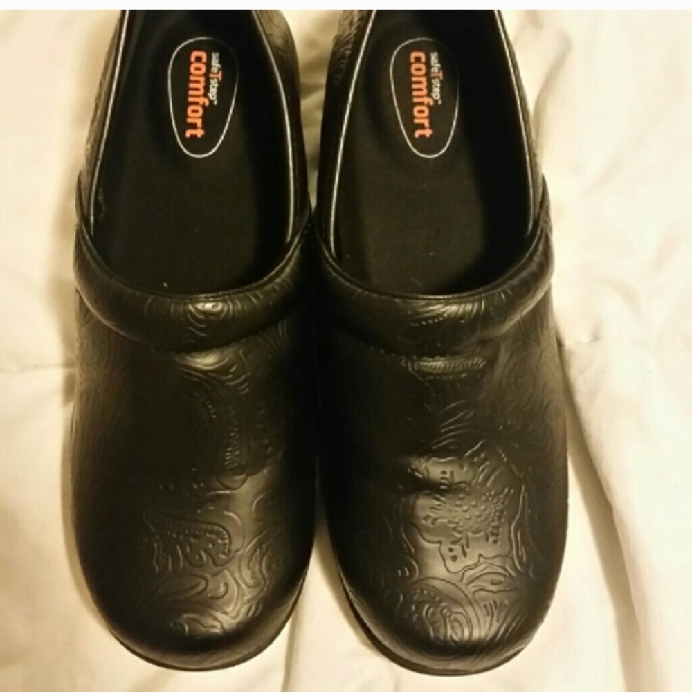 Slip resistant shoes